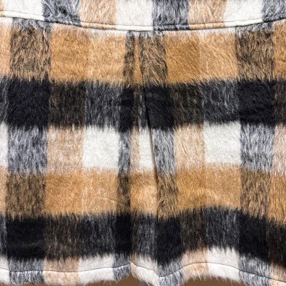 Fuzzy crop Plaid Jacket with Button Closure by Kate & Mallory women’s large - Picture 10 of 11